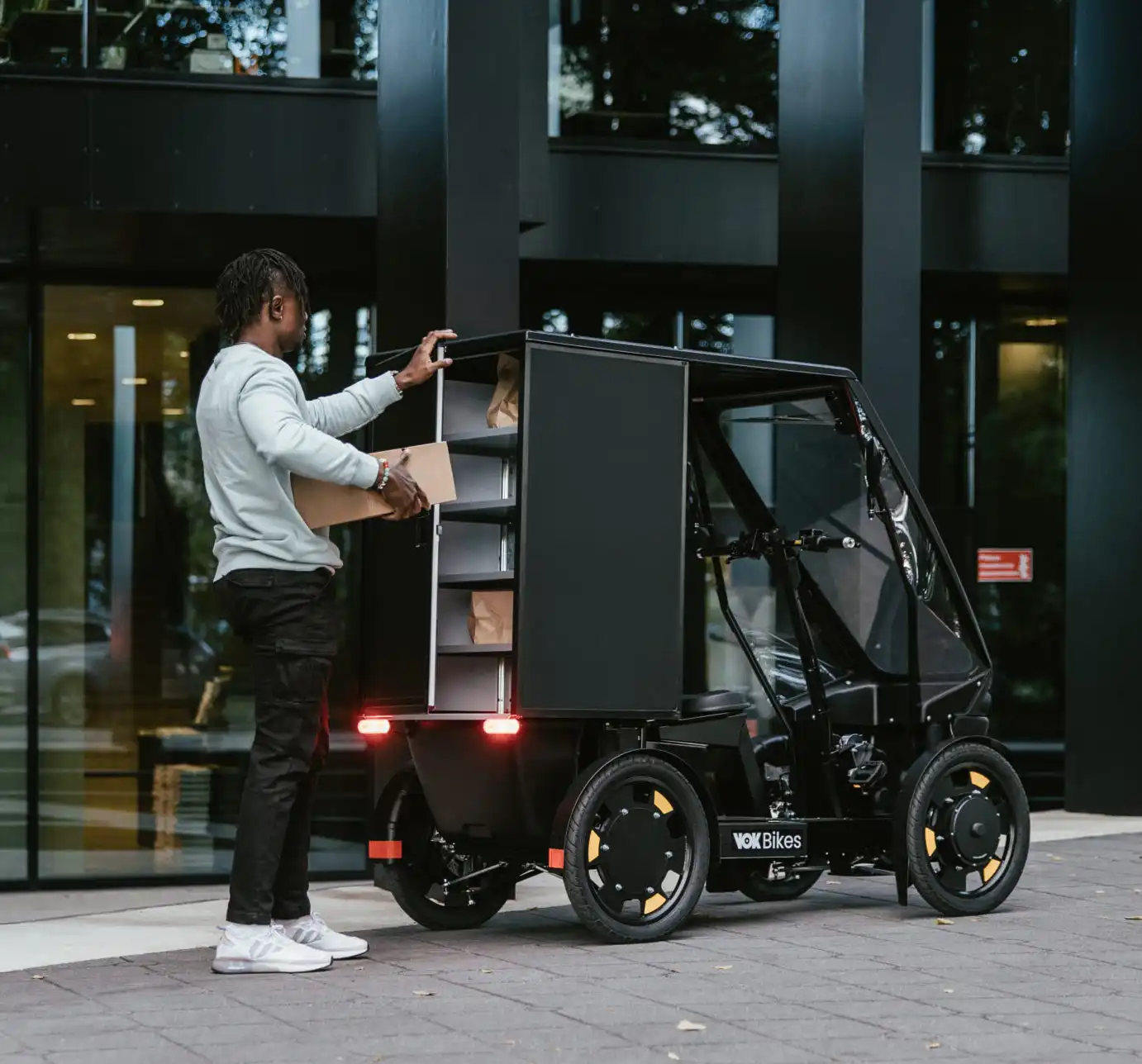 Vok S cargo bike business con vano di carico da 420 litri Dinamociclo