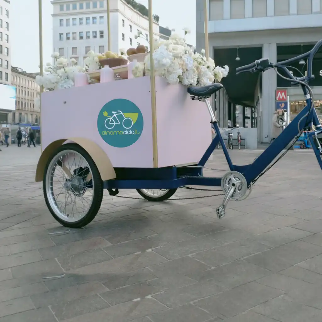 Cargo bike per street marketing e distribuzione gadget nei flussi urbani